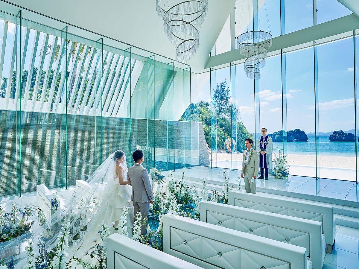 海と空を一望するオーシャンフロントチャペル